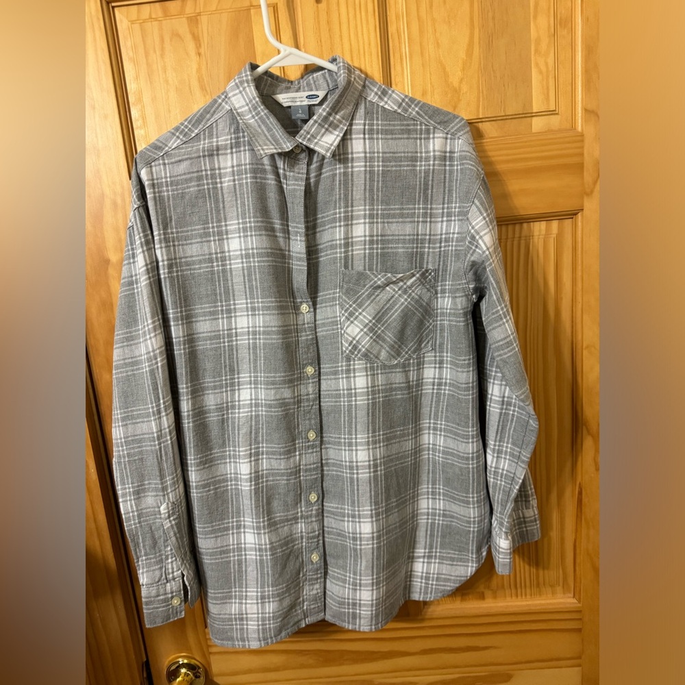Ladies shirt. Size large.
